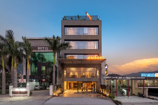 Hotel Arihant Haridwar exterior view with Har Ki Pauri in background